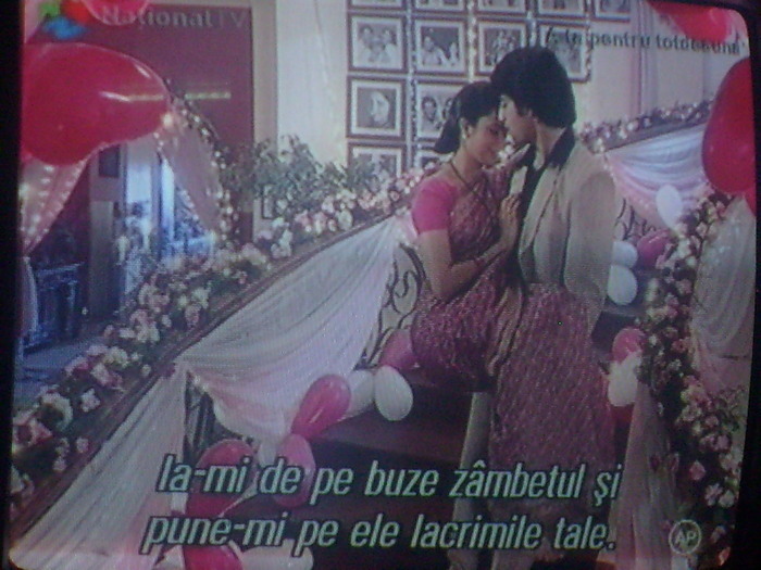 sagar o ia in brate pe vidya - A ta pentru totdeauna-Amar and Divya Sagar and Vidya