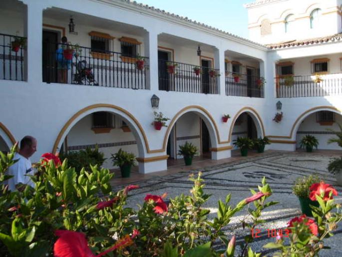 81 Hotel Pueblo Andaluz