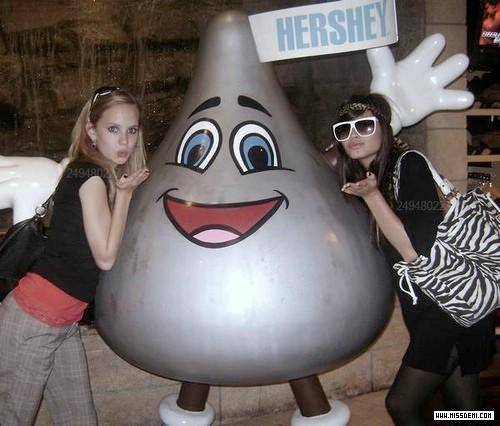 43 - Demi Lovato - And friends