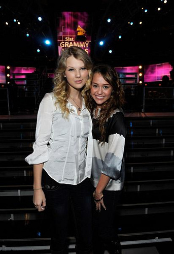 3262619772_213406590e[1] - Taylor Swift and Miley Cyrus
