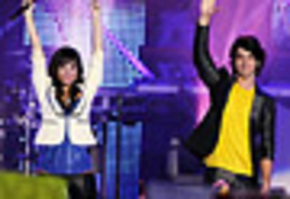 disney-channel-games10sm - demi lovato