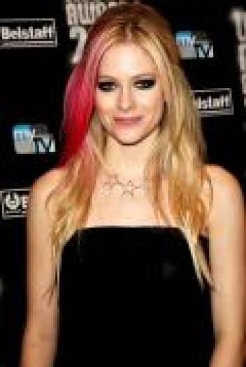 QCFHOOKCGZEYJQJGBVF - alte poze cu avril lavigne