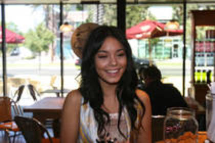 MJDDBHPMSLDMIVYJNJF - vanessa