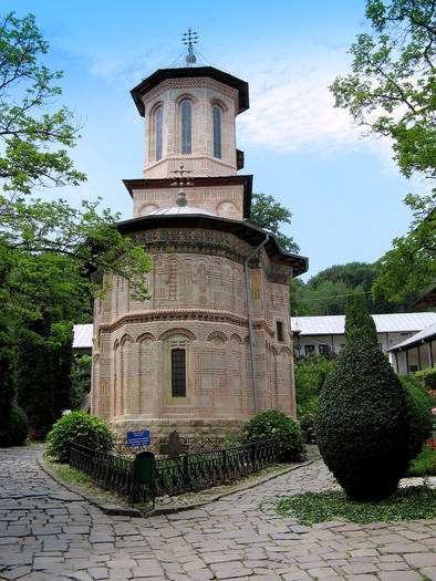 biserica noua manastirea dintr-un lemn - manastiri