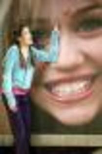 Hannah_Montana_1252249465_4_2006