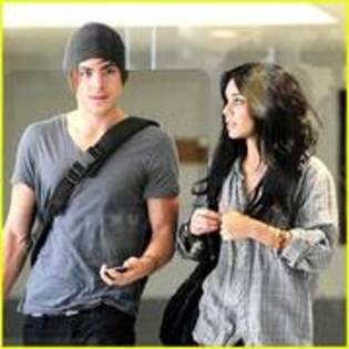 NUZLRLFPEVNDTJCTHRC - vanessa si zac se casatoresc