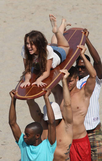 miley-cyrus-shoot-798-18