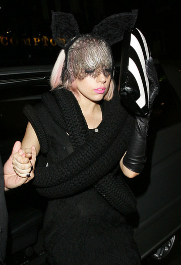 Gaga+Camera+Shy+5zjjNJhy_z-l[1]