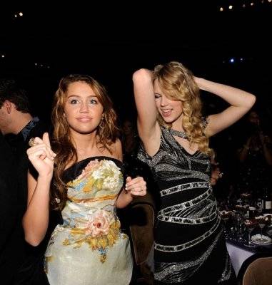 210kcv4 - Miley Cyrus