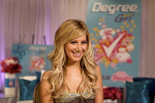 Ashley Tisdale %u201CDegree Girl OMG%u201D Vlog - poze cu asley tisdale