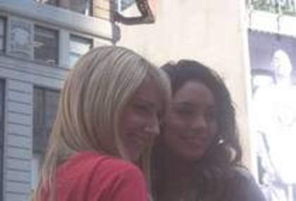 KBFHLHSKWGXYYMFBXHJ - poze Ashely