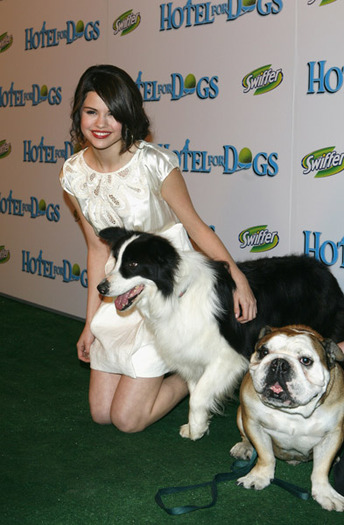 34jdmio - Poze Selena Gomez
