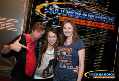 YJFVBNKFSPUUFHDZTBN - Miley 2009