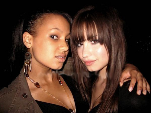 2512979801_739fb56d4f - Demi Lovato