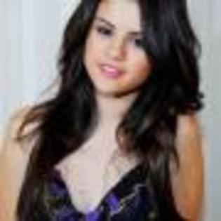 Selena_Gomez_1242827280_4 - cine vrea idul lui selena gomez il poate lua de aici