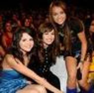 selena ,demi  and  miley - concurs