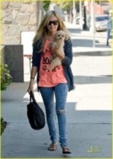 ashley-tisdale-citadel-06-148x209 - ASHLEY TISDALE SI SCOOT SPEER IN ORAS