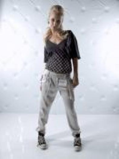 DZRATFKTQHQOHTTVWMI - ashley tisdale