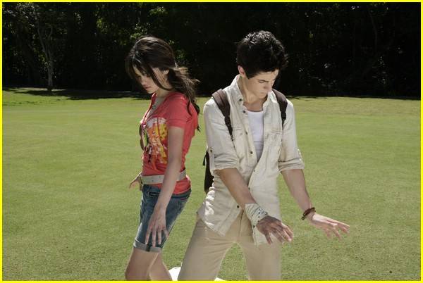 new-wizards-of-waverly-place-stills-04