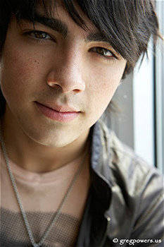 ZYQUYHFVGQUPBZHTVHM - jonas brothers