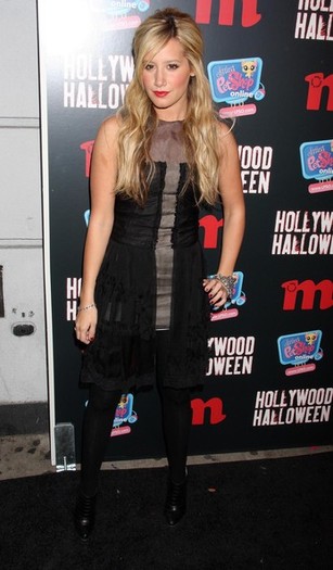 Ashley+Tisdale+Magazine+2009+Hollywood+Halloween+YDiVgxMlH9sl