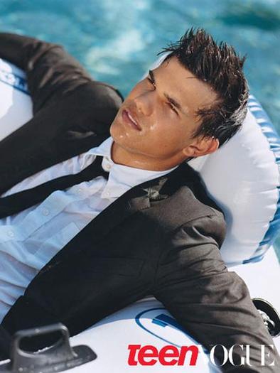 pp-05-taylor-l-pics__opt[1] - Taylor Lautner in Teen Vogue