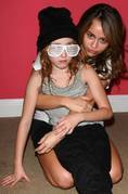 CNNIGUQTTZFJAWRETUO - Miley cyrus 1