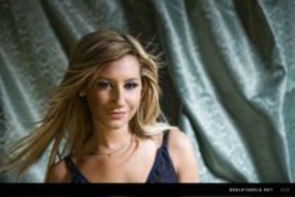 OMPBRMCQOZWCUCWIASL - ASHLEY TISDALE SEDINTA FOTO 15