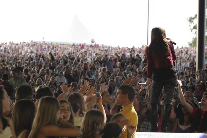 demilovato_net-burninguptourbethelny-0020 - demi lovato