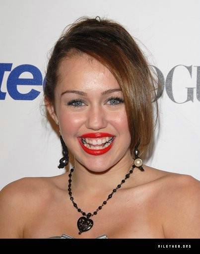 RWOCUJLHDZZJLHVNGPV - Miley Cyrus la sedinta foto 013