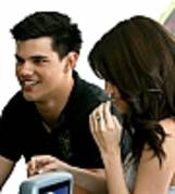 thumb_006 - Selena Gomez in l a cu Taylor Lautner