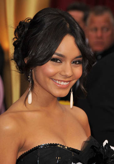 vanessa-hudgens-oscars - Vanessa Hudgens