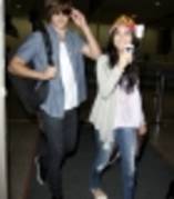 thumb_022 - vanessa hudgens se duce la aeroport cu zac efron