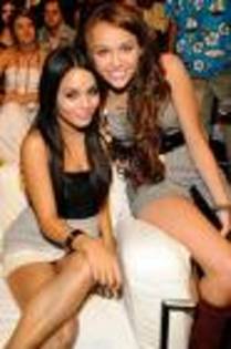 miley si nessaaa - MILEY AND VANESSA