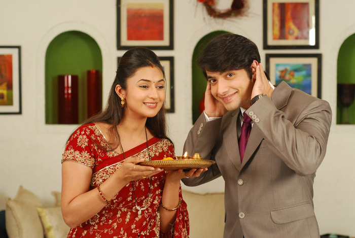 FROWDTDIMEPYLKHNOWH - Divyanka si Sharad