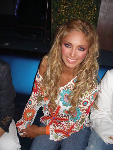 192106p1010182lk2dd6[1] - anahi