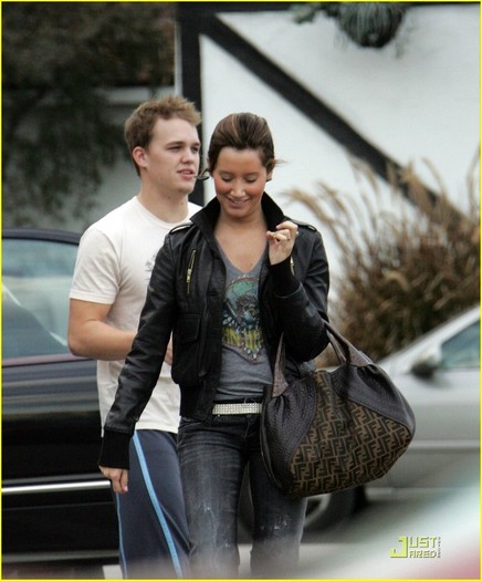 ashleytisdalevanhalen05wy3