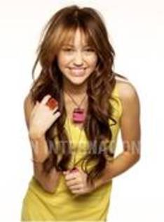 BMRAABZKMHYMASJTUFY - Miley photoshoot2