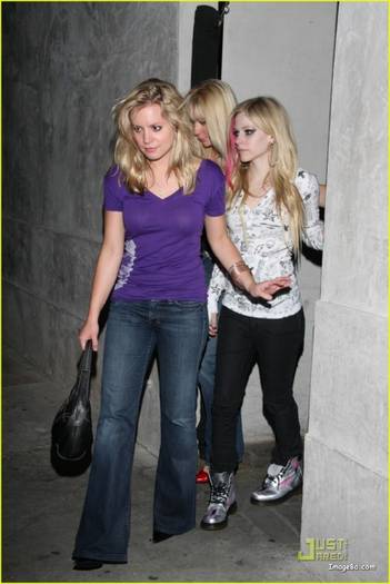 resize_w600avril-lavigne-villa-08