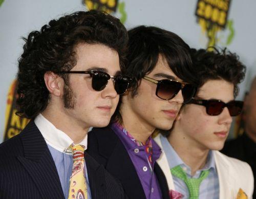 The Jonas Brothers %u201CEllen%u201D April 1st; joe, nick si kevin
