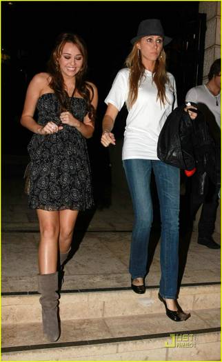 miley-cyrus-justin-gaston-option-04