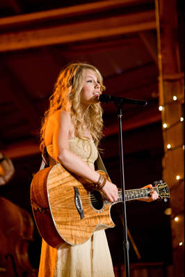 xTaylor%20Swift%20in%20HANNAH%20MONTANA%20THE%20MOVIE_JPG - hannah montana the movie