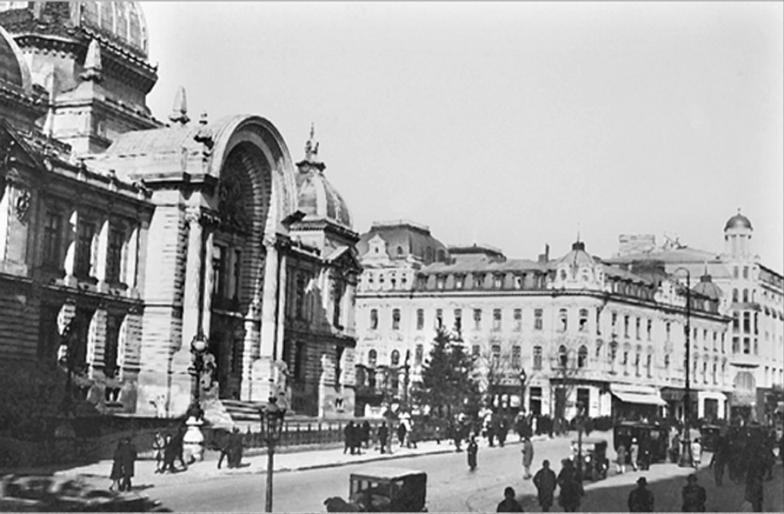 52. Casa de Economii si  Hotelul Francez