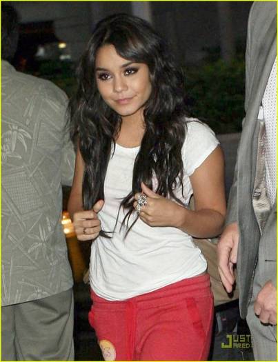 2rh3hp2 - Vanessa Hudgens-PostTCAs Pretty