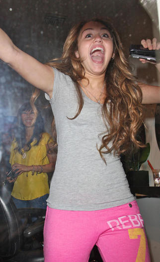 60e84c2118 - multe poze miley