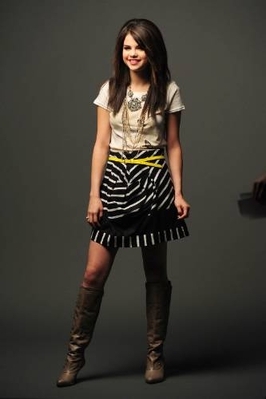 normal_0138 - selena gomez Falling Down