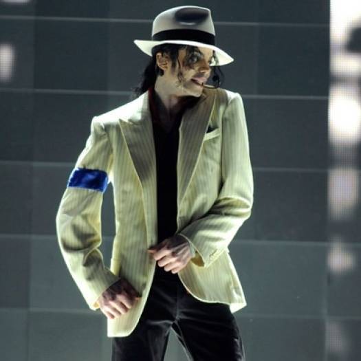 WIQYGPPNABJUHPEVOGK - Poze Michael Jackson1