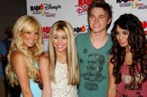 DBIGNTCUTQGOUYLTZBQ - ashley tisdale si miley