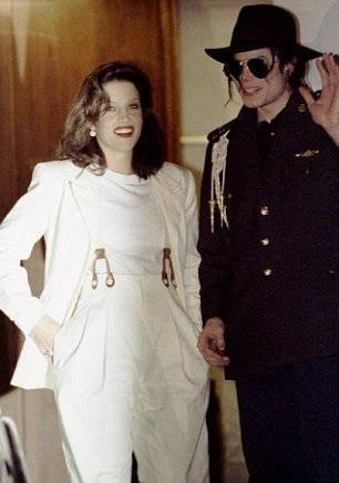 RLKHYCXKVRNQICJUNJW - Michael Jackson si Lisa Marie Presley