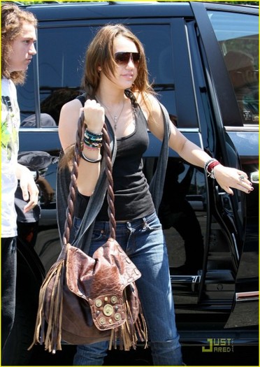 23sdffk - Miley Cyrus is Coffee Bean Cute